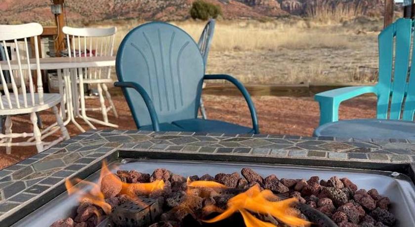 コロラドシティ Dreamy Safari Tent for a Peaceful Escape in the Desert in Cane Beds, Arizona 2つ星 宿泊施設 ロビー