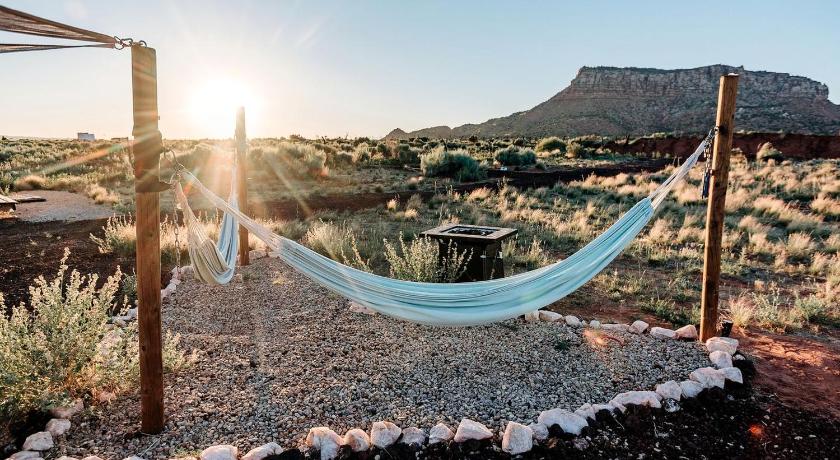 コロラドシティ Dreamy Safari Tent for a Peaceful Escape in the Desert in Cane Beds, Arizona 2つ星 宿泊施設 ロビー