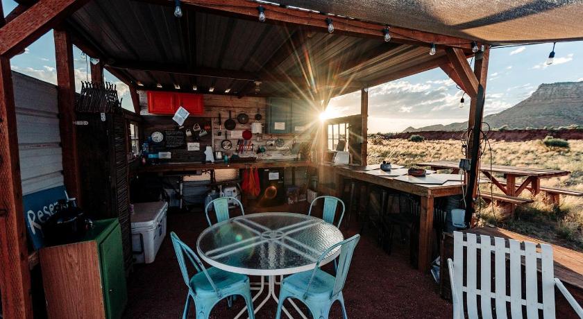 コロラドシティ Dreamy Safari Tent for a Peaceful Escape in the Desert in Cane Beds, Arizona 2つ星 宿泊施設 施設