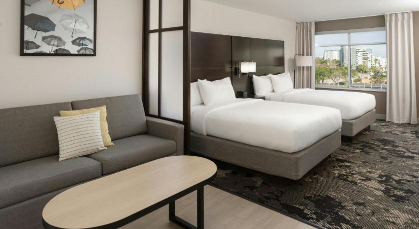 Afbeelding van Two Queen Suite with Sofa Bed and City View 1
