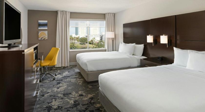 Afbeelding van Two Queen Suite with Sofa Bed and City View 5