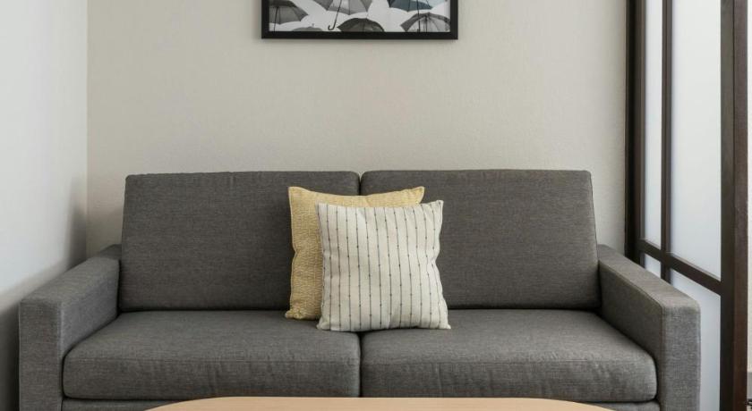 Afbeelding van Two Queen Suite with Sofa Bed and City View 12