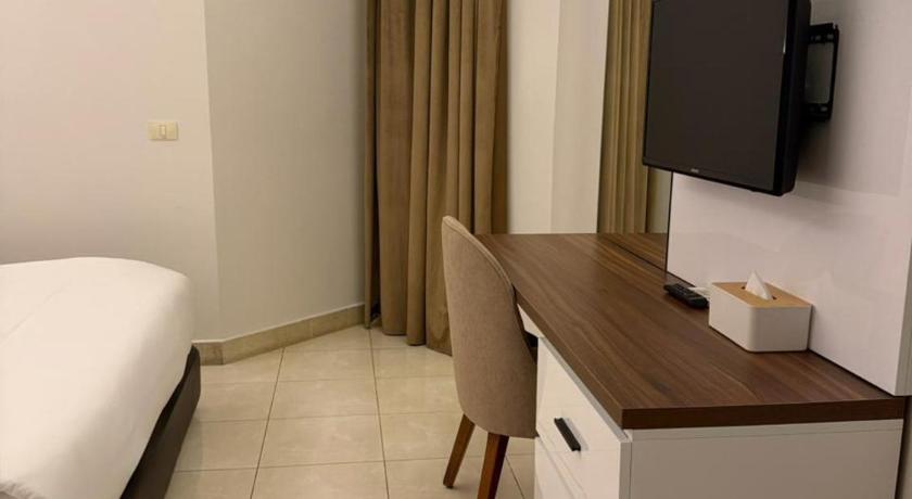 Image of Executive Ste 8