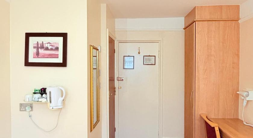 Image of Twin Room 17