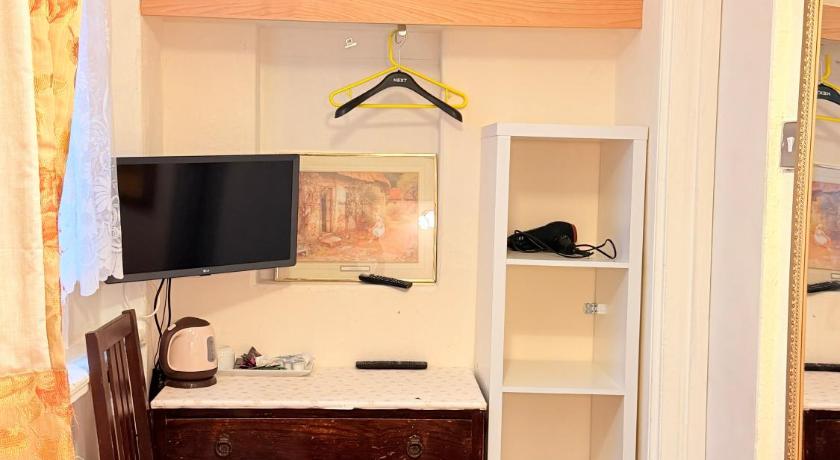 Image of Single Room with Shared Shower and Toilet 4
