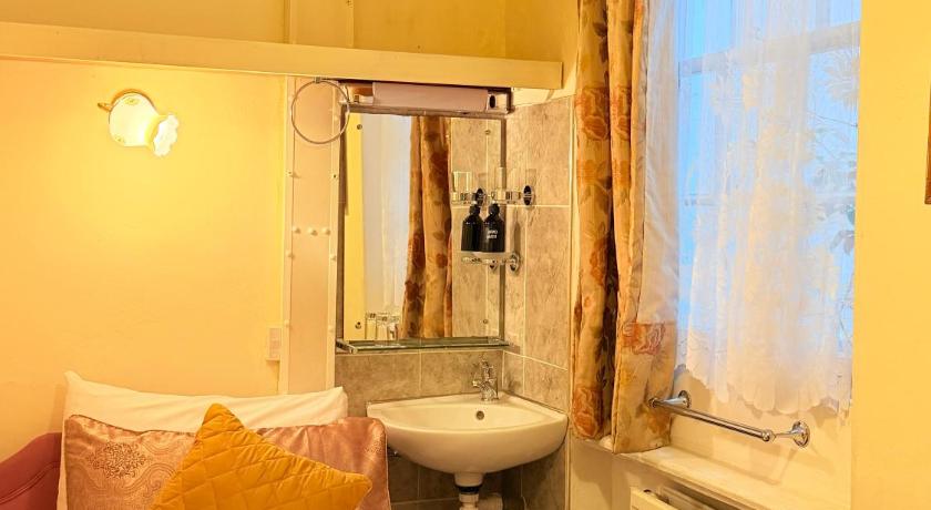 Image of Single Room with Shared Shower and Toilet 3