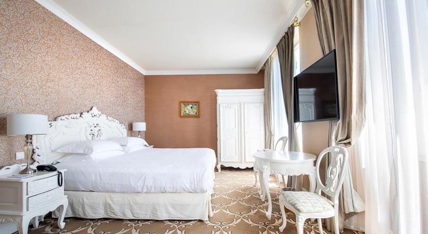 Image of Deluxe Double Room 1