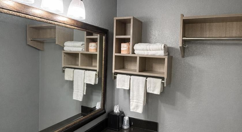 Milan Inn & Suites - image 12