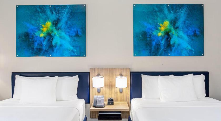 รูปของดีลักซ์ 2 เตียงควีนไซส์ ปลอดบุหรี่ (2 Queen Beds, Deluxe Room, Non-Smoking) 3