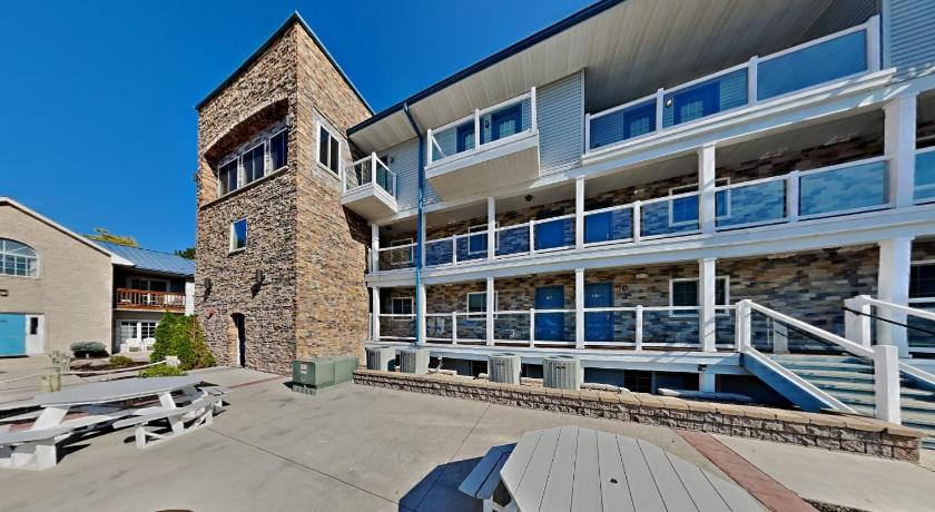 Put-in-Bay Put-in-Bay Waterfront Condo #208 4-Star Accommodation suite