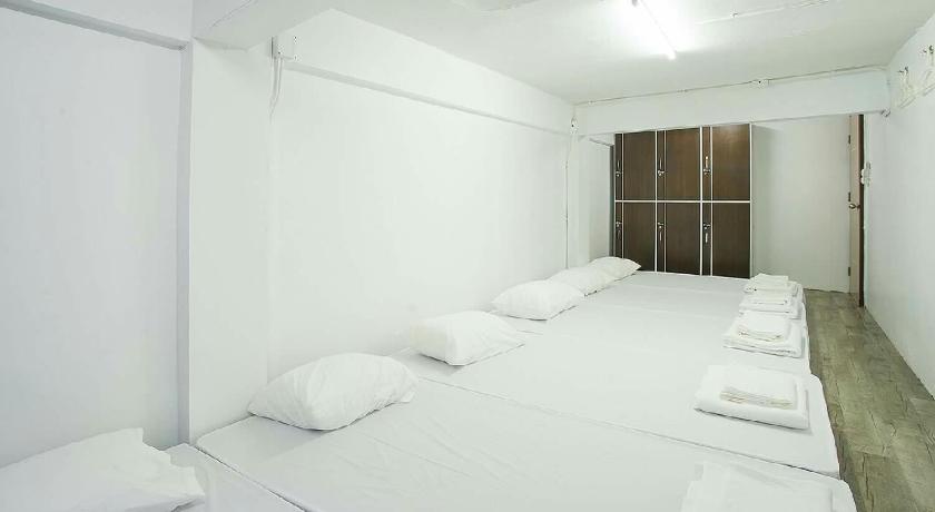 THE PORT HOSTEL BY SUWATCHAI photo