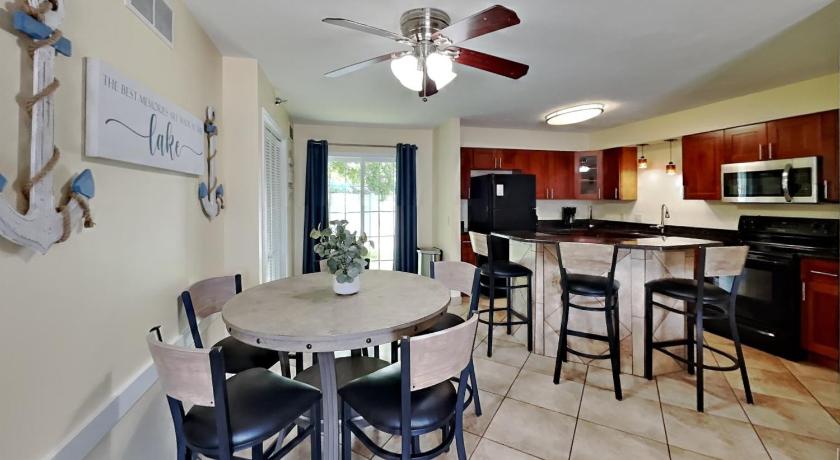 Put-in-Bay Put-in-Bay Poolview Condo #2 4-Star Accommodation amenity