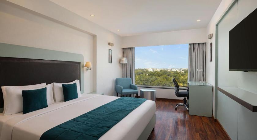 Winter Green, Guest Room, 1 King, Limited View