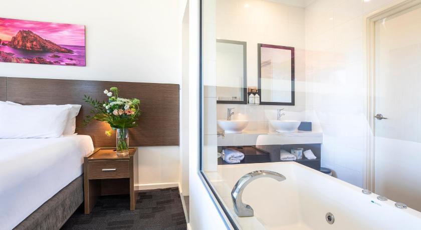 Lakosztály king ággyal és pezsgőfürdővel (King Suite With Spa Bath) fotója 1