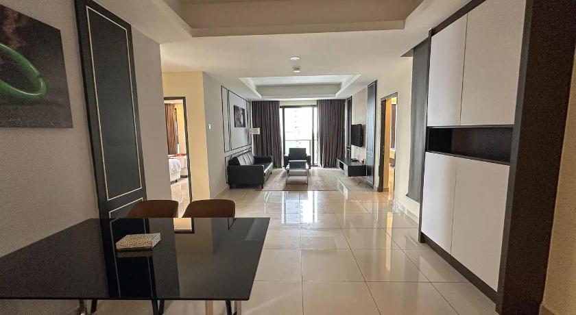 Image of 3 Bedroom Suite 8