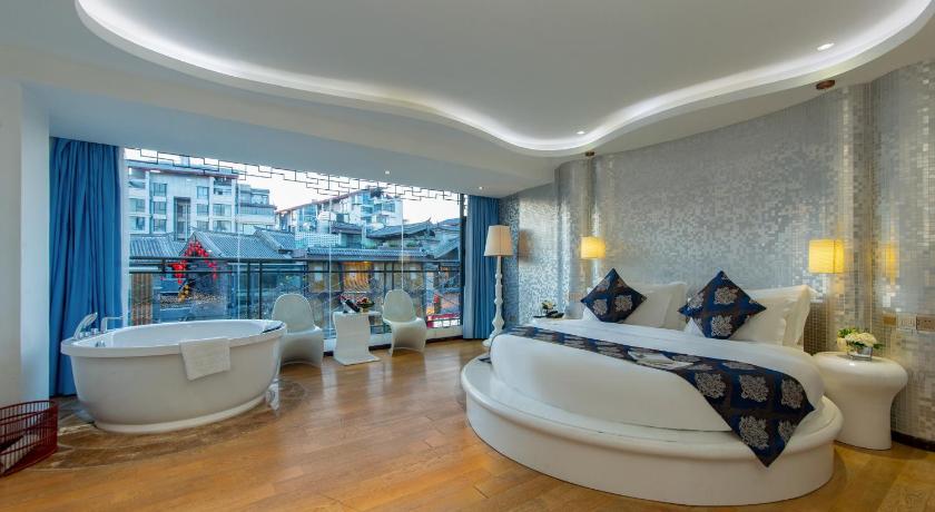 Days Hotel by Wyndham Lijiang Gucheng - image 2