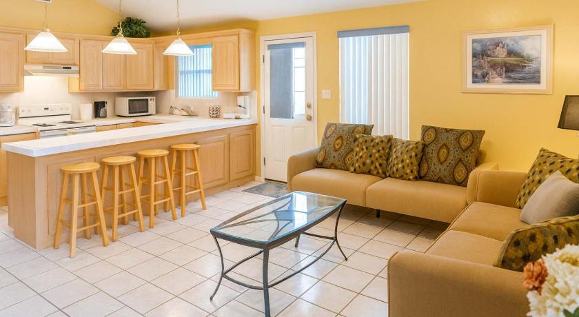 BBQ ok Ground Floor Duplex 1-2 block to Beach