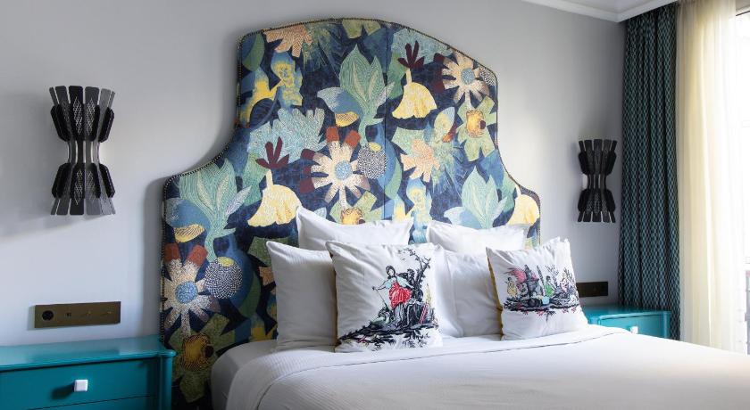 Image of Executive Triple 4