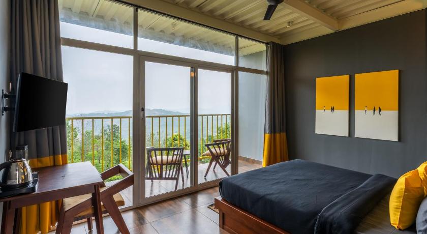 Deluxe Double Room with Balcony and Garden View