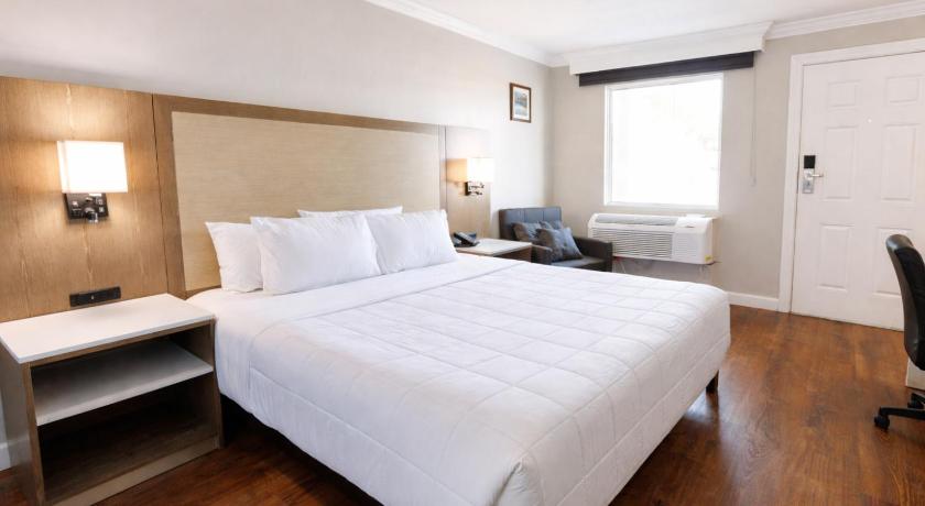 Image of King Room Non-Smoking 1