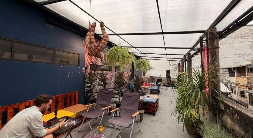 AREA81 HIDEOUT Hostel Khaosan - image 2