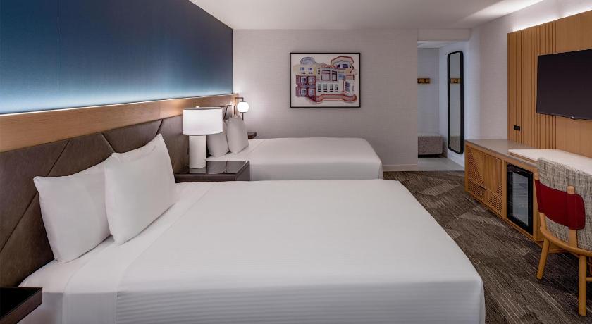 Kuva huoneesta 2 Queen Beds City View Balcony 5