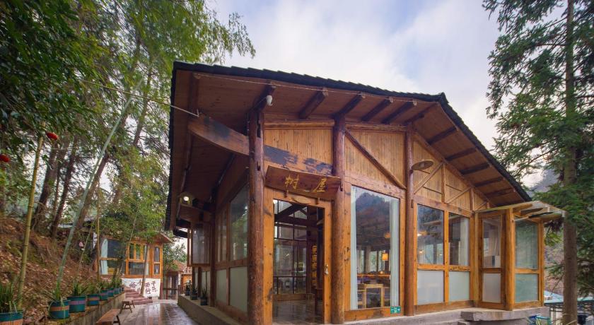 Astria Moruo Retreat