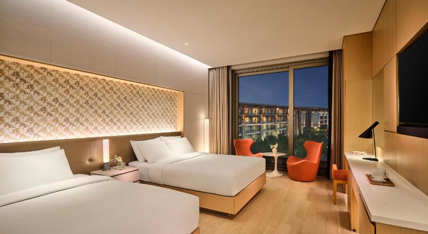 Image of Deluxe Family Twin Room Courtyard (1 Single Bed and 1 Queen Bed) 1