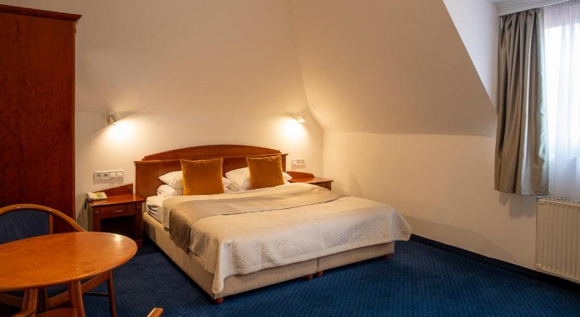 Image of Superior Queen Room 7