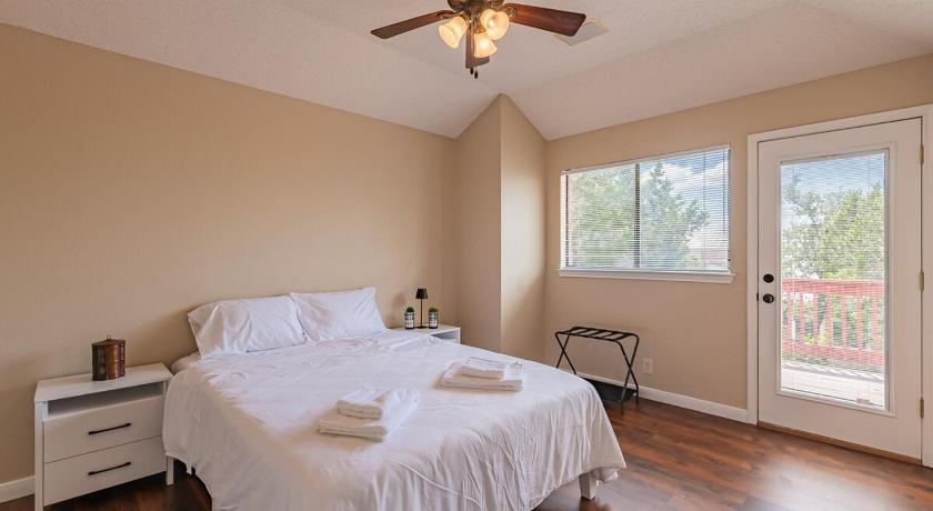 San Antonio Relaxing Home in San Antonio 2-Star Accommodation pool