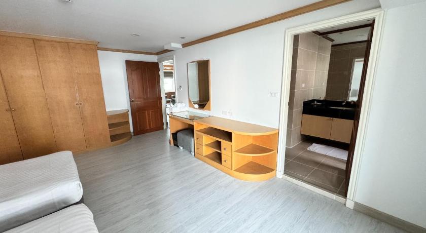 Image of 2-Bedroom Family Suite 13