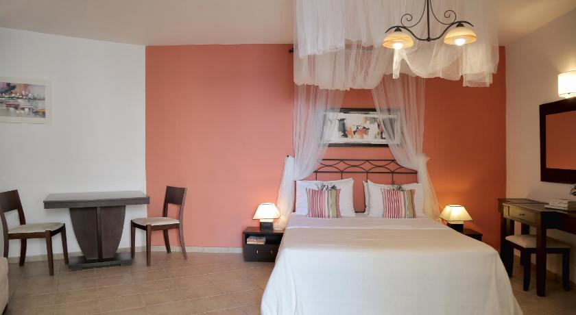 Yalis Hotel