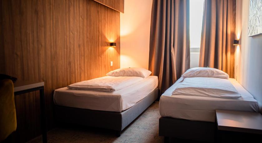 Image of Standard Twin Room 16