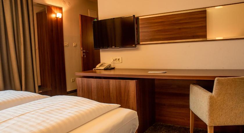 Image of Queen Room 3
