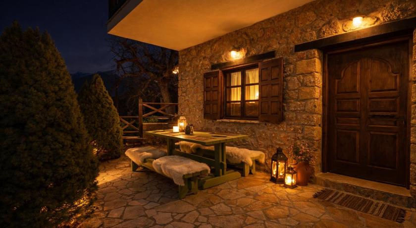 Petrino Lodge Stone Mountain Retreat