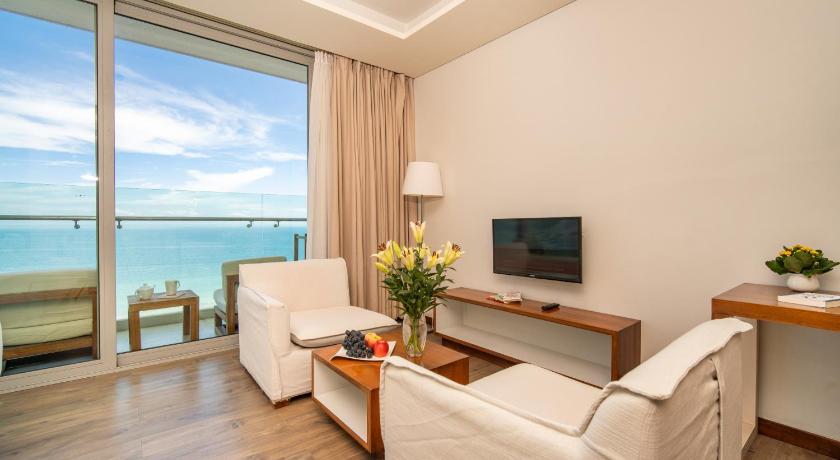 Image of One-Bedroom Apartment with Sea View 12