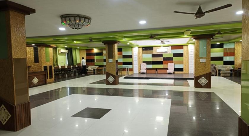 Hotel New Holiday Inn - image 7