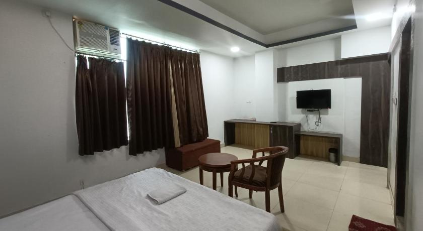 Hotel New Holiday Inn - image 16