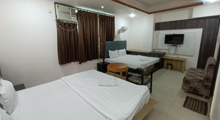 Hotel New Holiday Inn - image 12