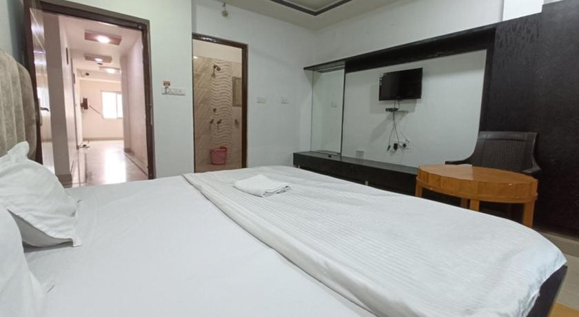 Hotel New Holiday Inn - image 11