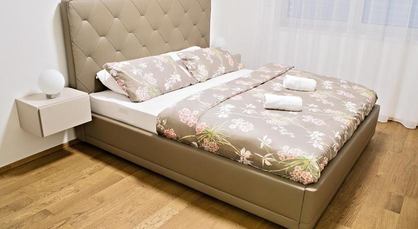 Image of Deluxe Two-Bedroom Apartment 5