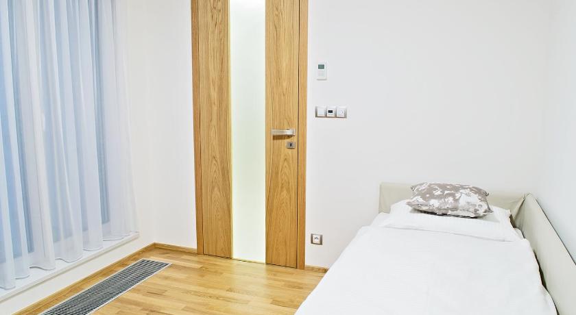 Image of Deluxe Two-Bedroom Apartment 16
