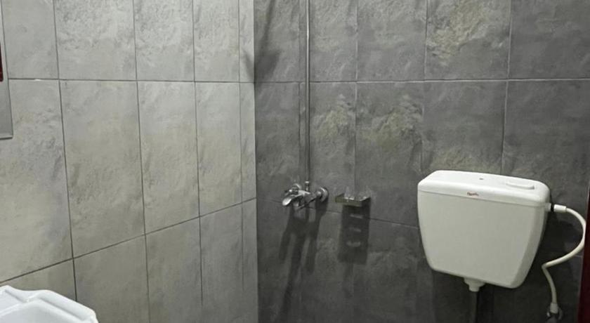 Qaiser Hotel - image 13