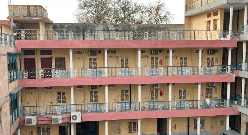 Qaiser Hotel - image 10