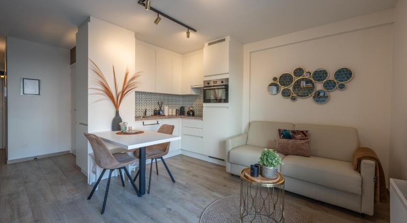 Bright & Stylish Studio Near the Sea