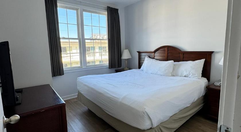 Ocean City (NJ) Ebb Tide Suites 4-Star Accommodation room