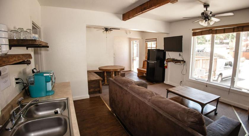 沙维尔湖 (CA) Shaver Lake Village Hotel 住宿 大堂