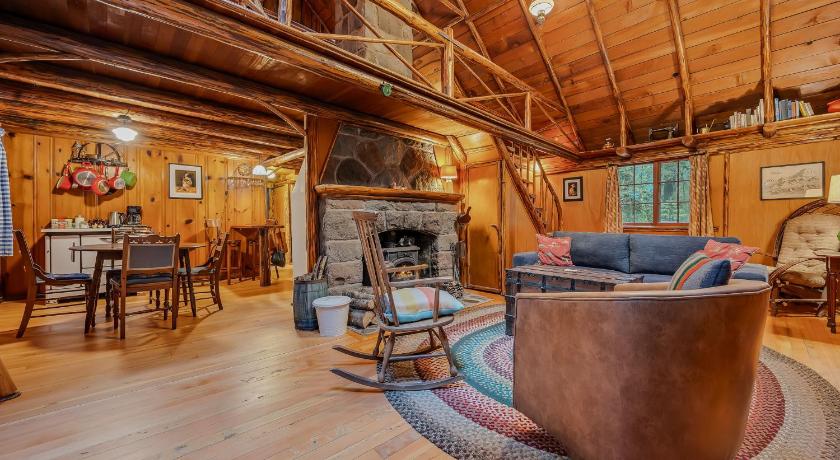 マウント・フッド・ビレッジ (OR) Mountain Air Cabin 4つ星 宿泊施設 客室