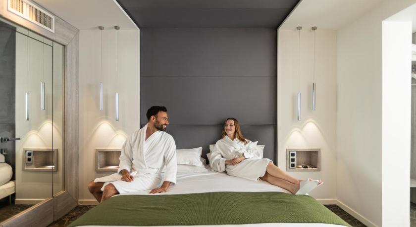Image of Junior Suite 8