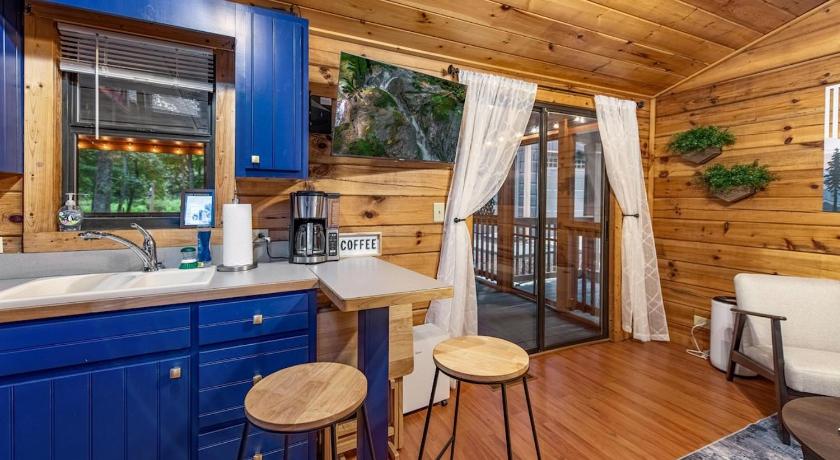 Morganton (GA) The Racoons Nest in Copperhead Lodge 3-Star Accommodation exterior